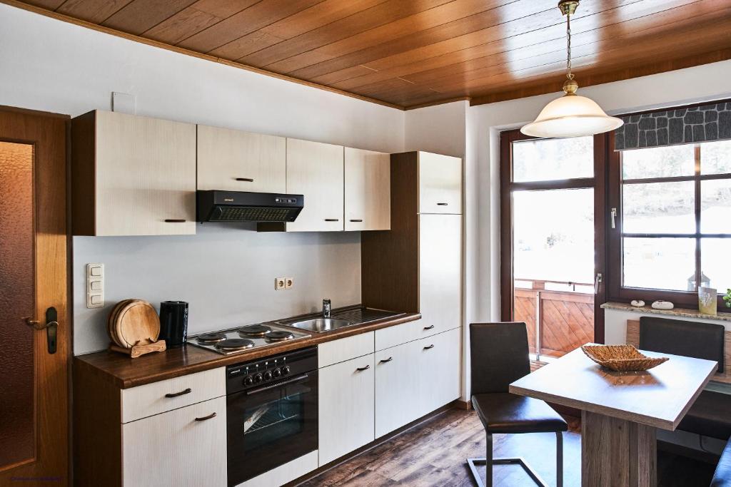 Kuchyň nebo kuchyňský kout v ubytování Ferienwohnung Bergerlebnis Ötscher