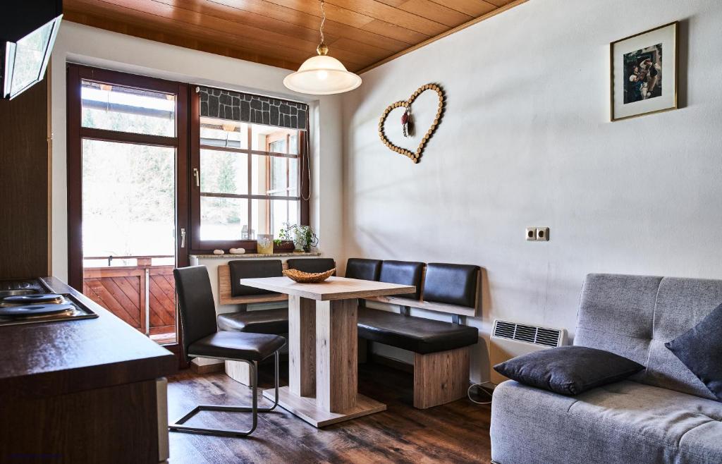 Posezení v ubytování Ferienwohnung Bergerlebnis Ötscher