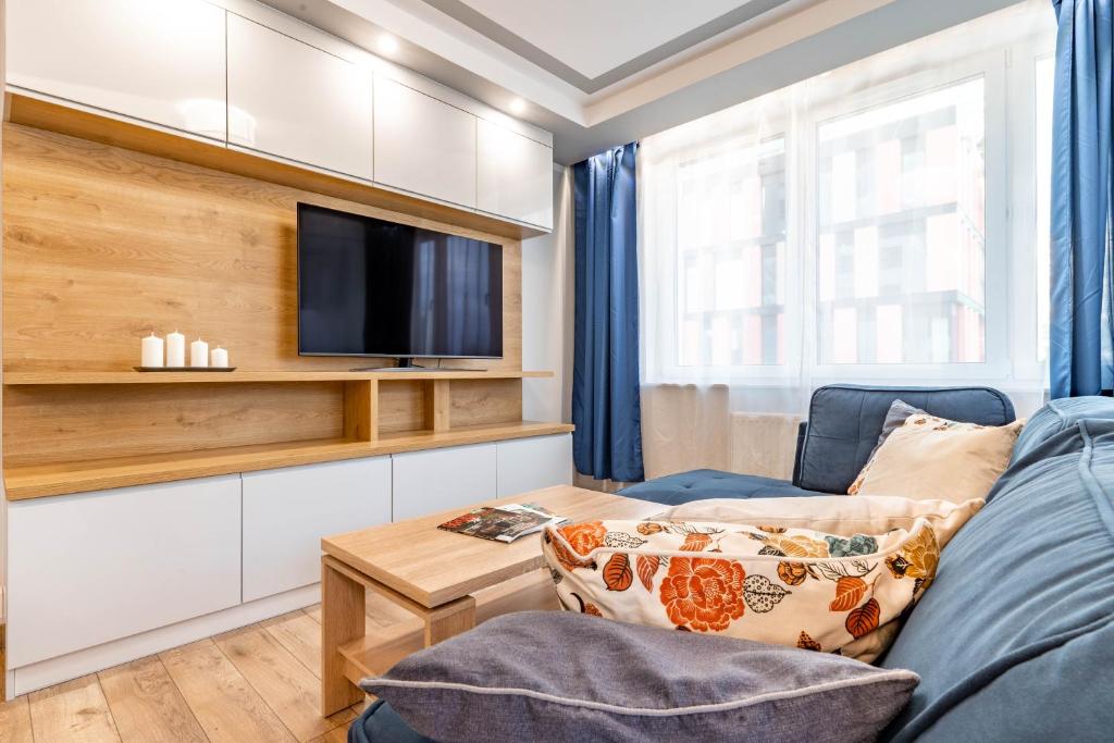 TV a/nebo společenská místnost v ubytování WrocApartments StarCenter - Parking Free