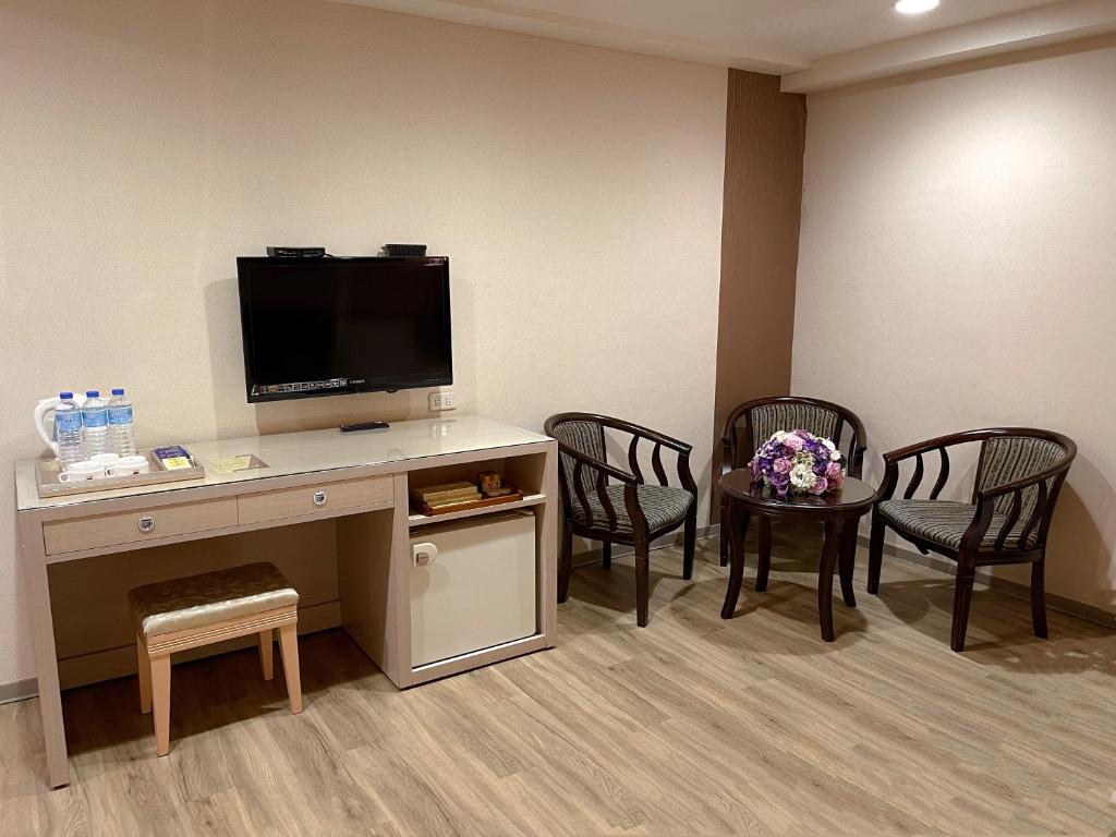 TV a/nebo společenská místnost v ubytování Beidoo Hotel