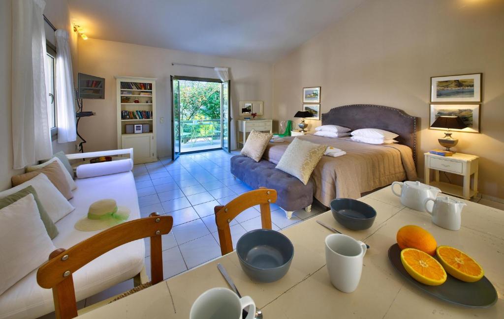 Postel nebo postele na pokoji v ubytování Mill Suites - Loggos