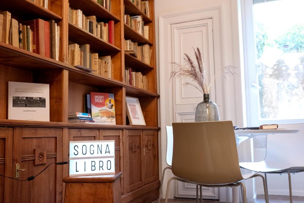 De bibliotheek in de bed & breakfast