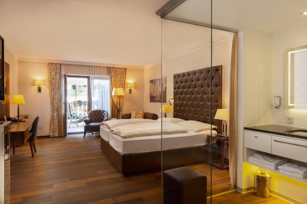 Letto o letti in una camera di Hotel Friesacher