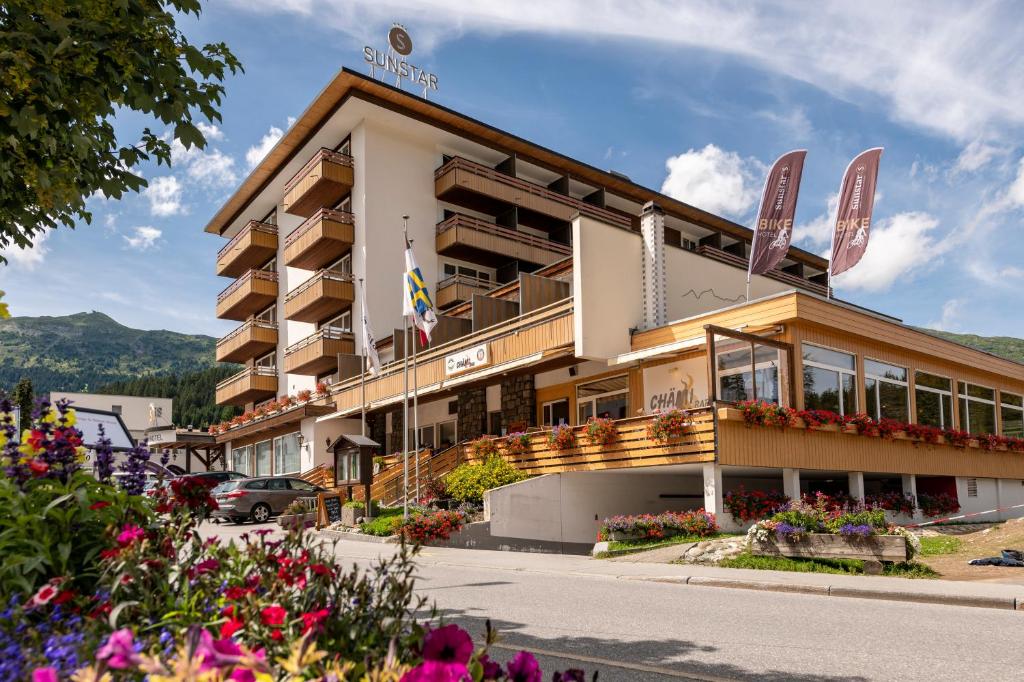 Nespecifikovaný výhled na hory nebo výhled na hory při pohledu z hotelu
