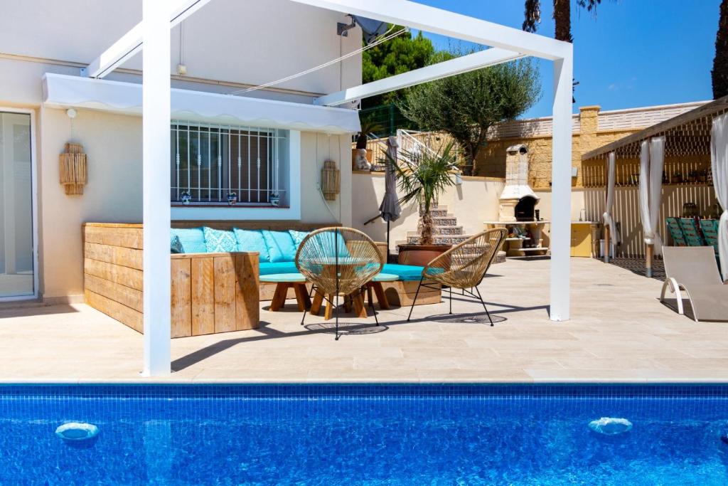 Kolam renang di atau dekat dengan Casa Verde 10p. Villa and Guesthouse with private pool