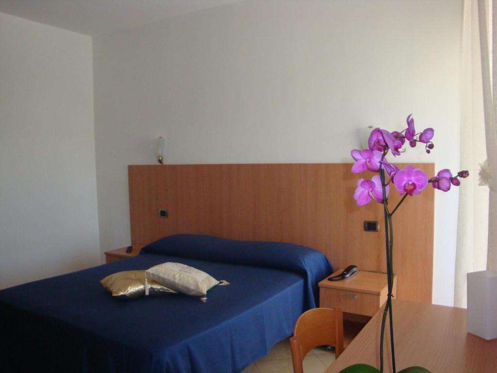 Postel nebo postele na pokoji v ubytování Hotel Maggiore