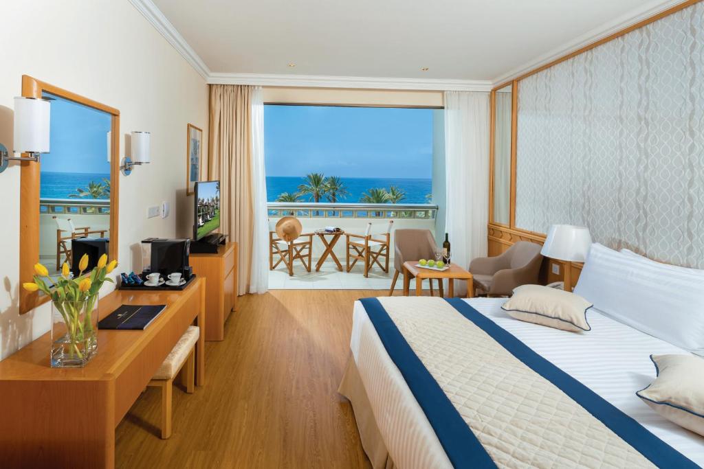 Constantinou Bros Athena Beach Hotel - 