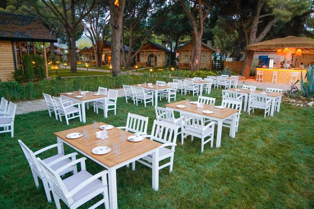 Zahrada ubytování Pino Mar Luxury Bungalows