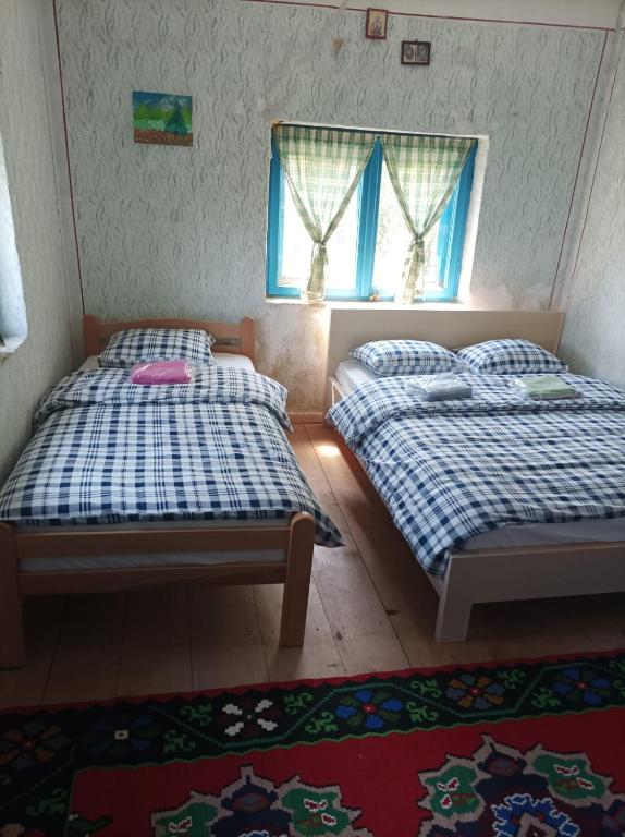 Postel nebo postele na pokoji v ubytování Etno kuća Krvavac