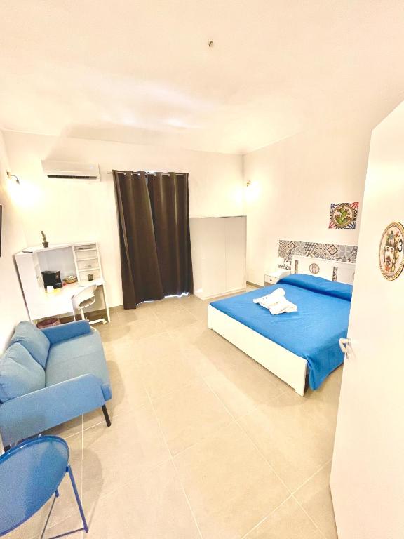 Postel nebo postele na pokoji v ubytování Hercules Suites