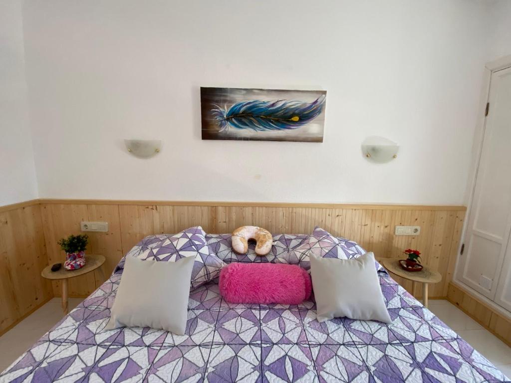 A bed or beds in a room at Apartment El Barco - Las Casas de Aron