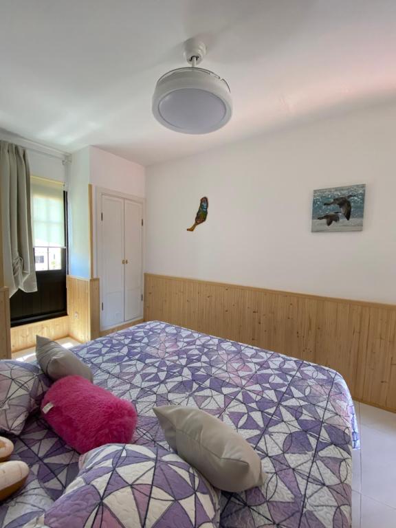 A bed or beds in a room at Apartment El Barco - Las Casas de Aron