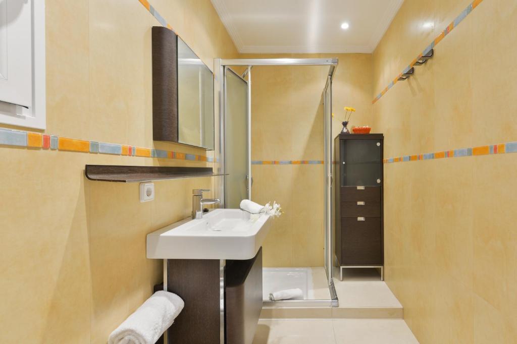 A bathroom at Villa con piscina gigante