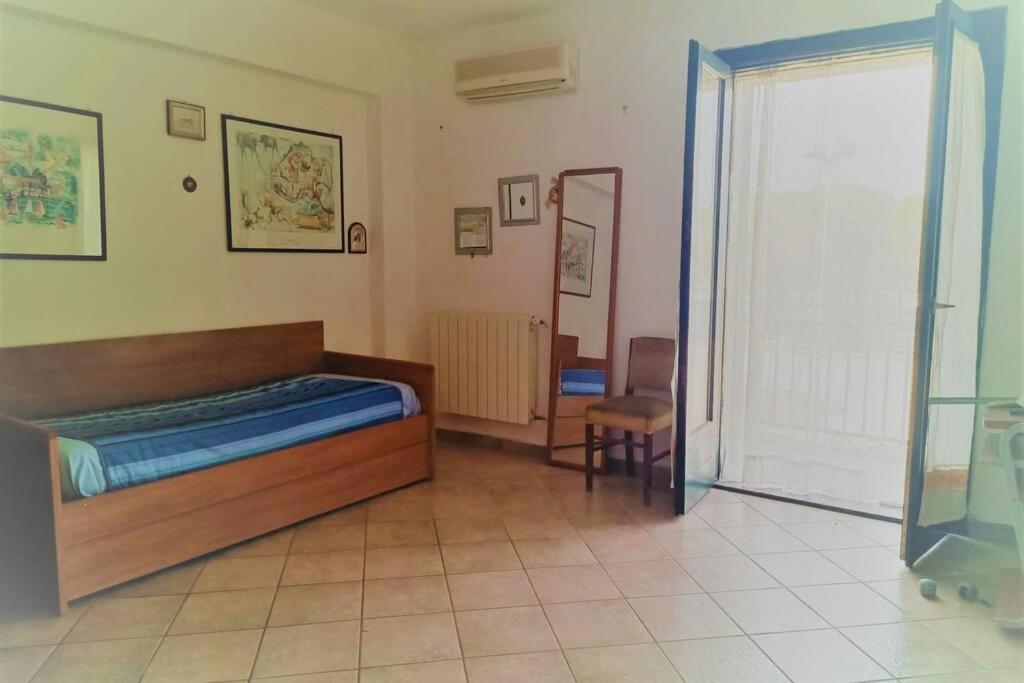 Łóżko lub łóżka w pokoju w obiekcie Appartamento incantevole 90 mq a due passi mare mozzafiato