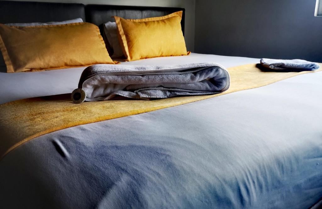Postel nebo postele na pokoji v ubytování Hotel Normandia Gold