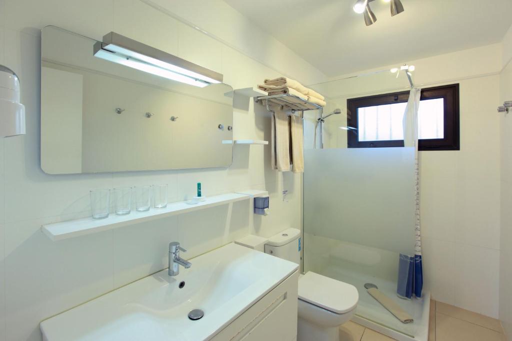 A bathroom at Grupotel Tres Vidas