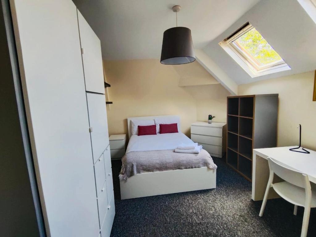 Postel nebo postele na pokoji v ubytování Abbeyfield Guesthouse
