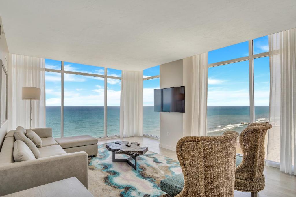 Daytona Grande Oceanfront Resort - 