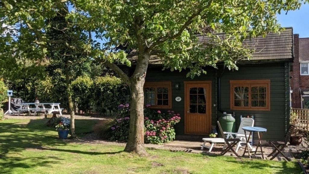 Zahrada ubytování Rustic Log Cabin - Dog Friendly - Sleeps 2 - Views