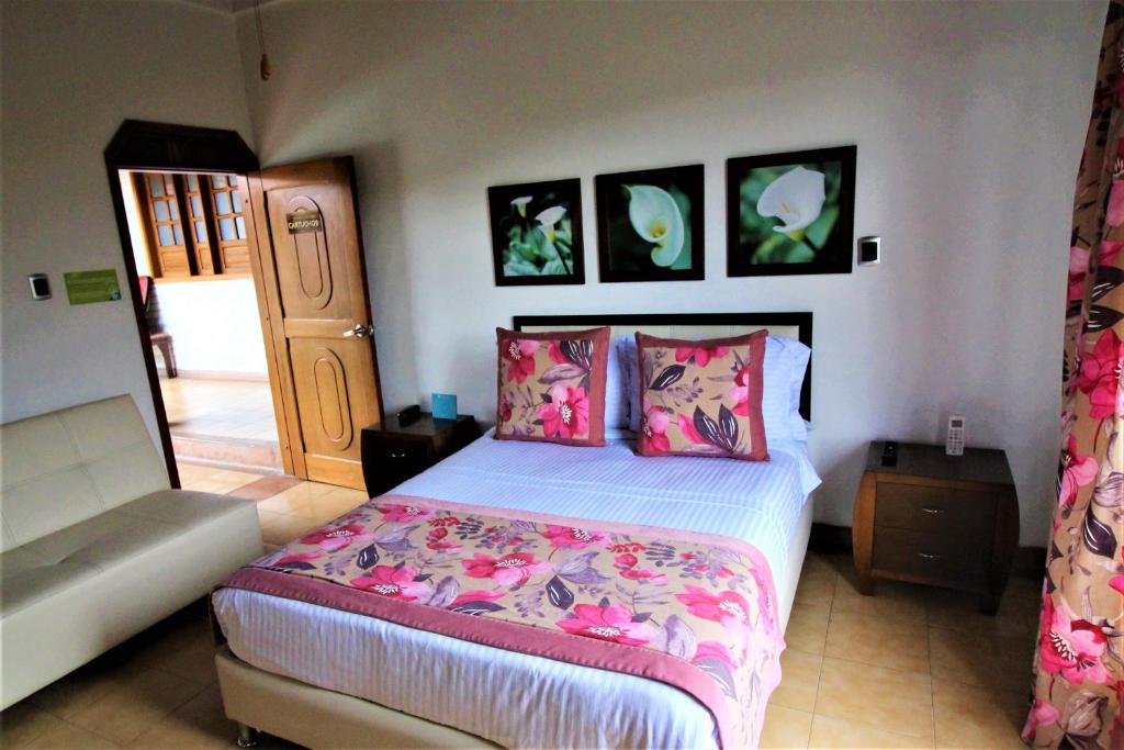 Postel nebo postele na pokoji v ubytování Amazilia Hotel