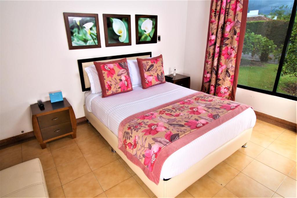 Postel nebo postele na pokoji v ubytování Amazilia Hotel