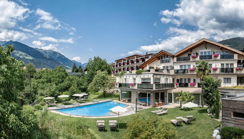 Nespecifikovaný výhled na hory nebo výhled na hory při pohledu z hotelu