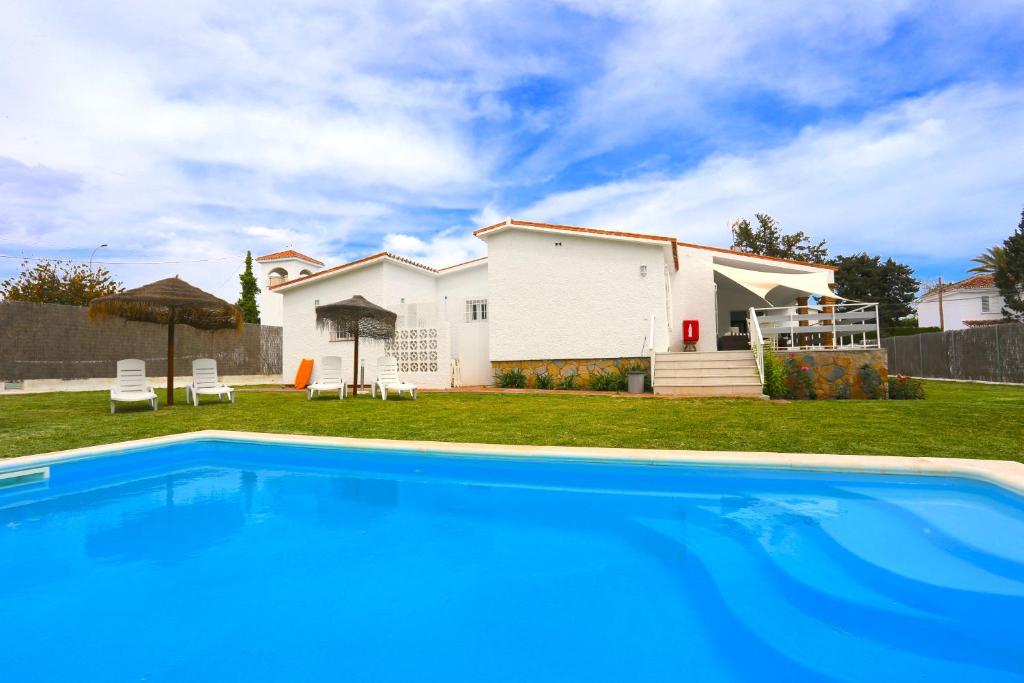 VILLA LUNA Beach Premium 9PAX, Torre de Benagalbón – Updated ...