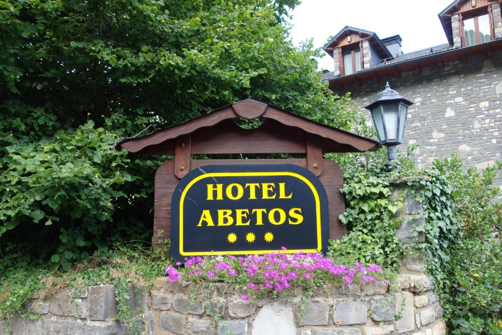 Certifikát, hodnocení, plakát nebo jiný dokument vystavený v ubytování Hotel Abetos