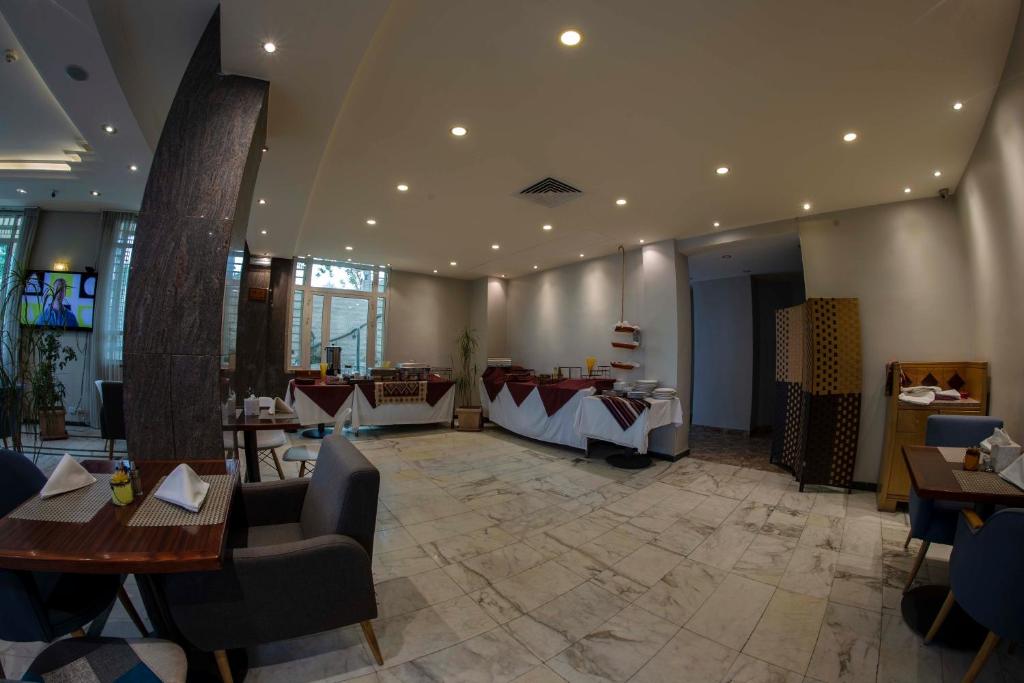 Posezení v ubytování Kindi Suite Hotel