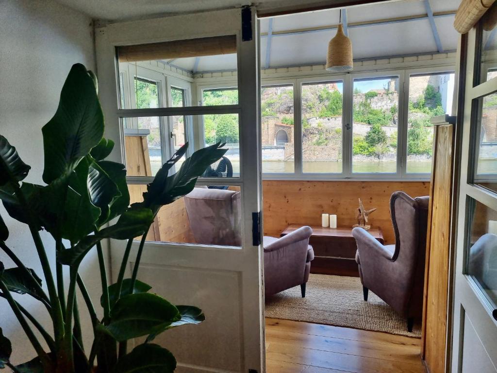 Boutique Hotel Morgentau - Suite With River View