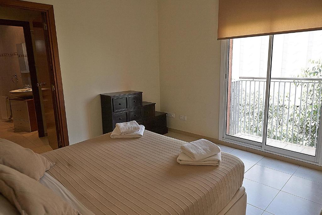 Posteľ alebo postele v izbe v ubytovaní Alguera Apartments Sant Andreu