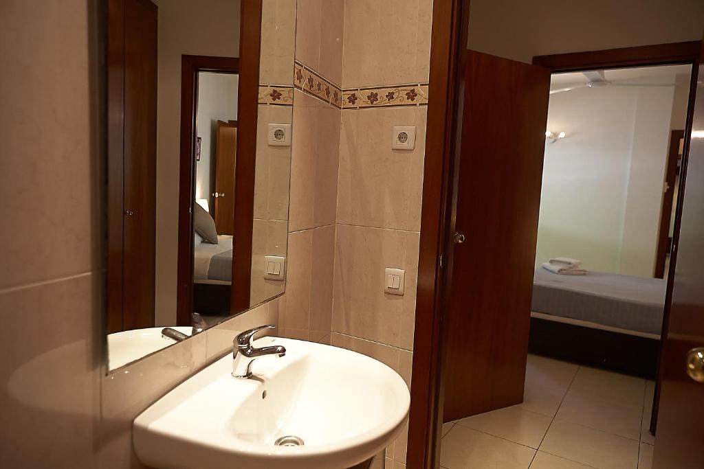 Kúpeľňa v ubytovaní Alguera Apartments Sant Andreu