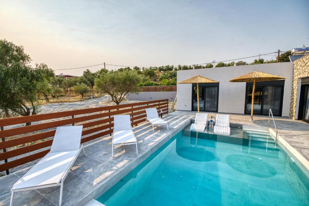 Bazén v ubytování Terra Secreta Luxury Villas nebo v jeho okolí