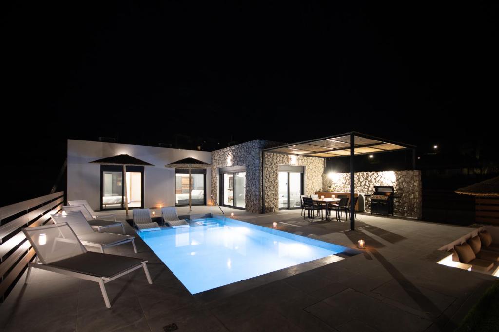 Bazén v ubytování Terra Secreta Luxury Villas nebo v jeho okolí