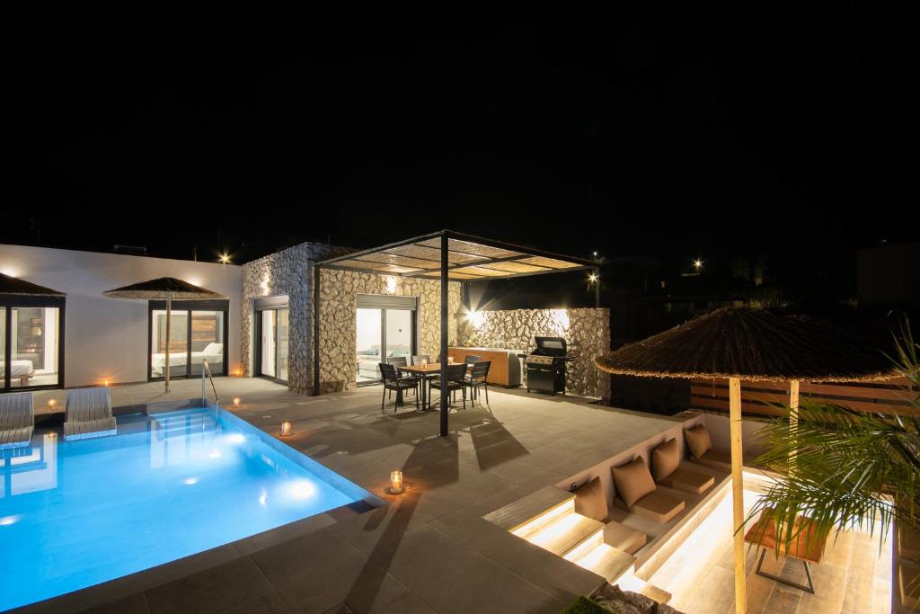 Bazén v ubytování Terra Secreta Luxury Villas nebo v jeho okolí