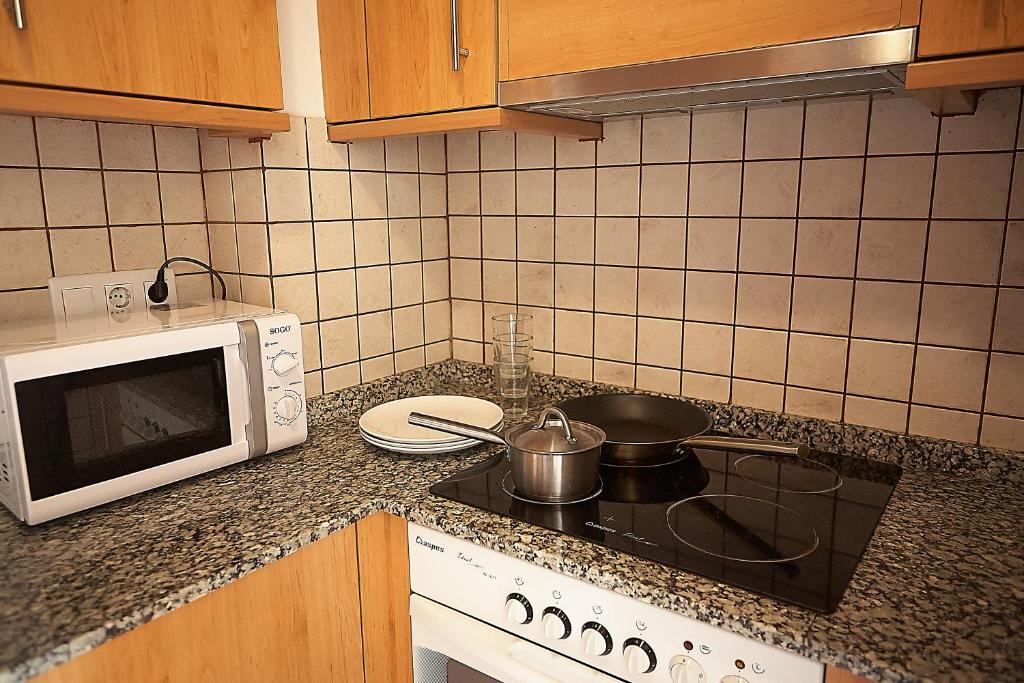 Kuchyňa alebo kuchynka v ubytovaní Alguera Apartments Sant Andreu