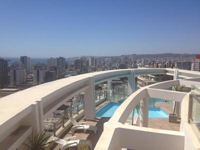 a building with a swimming pool on top of it at Viña Park 2 in Viña del Mar