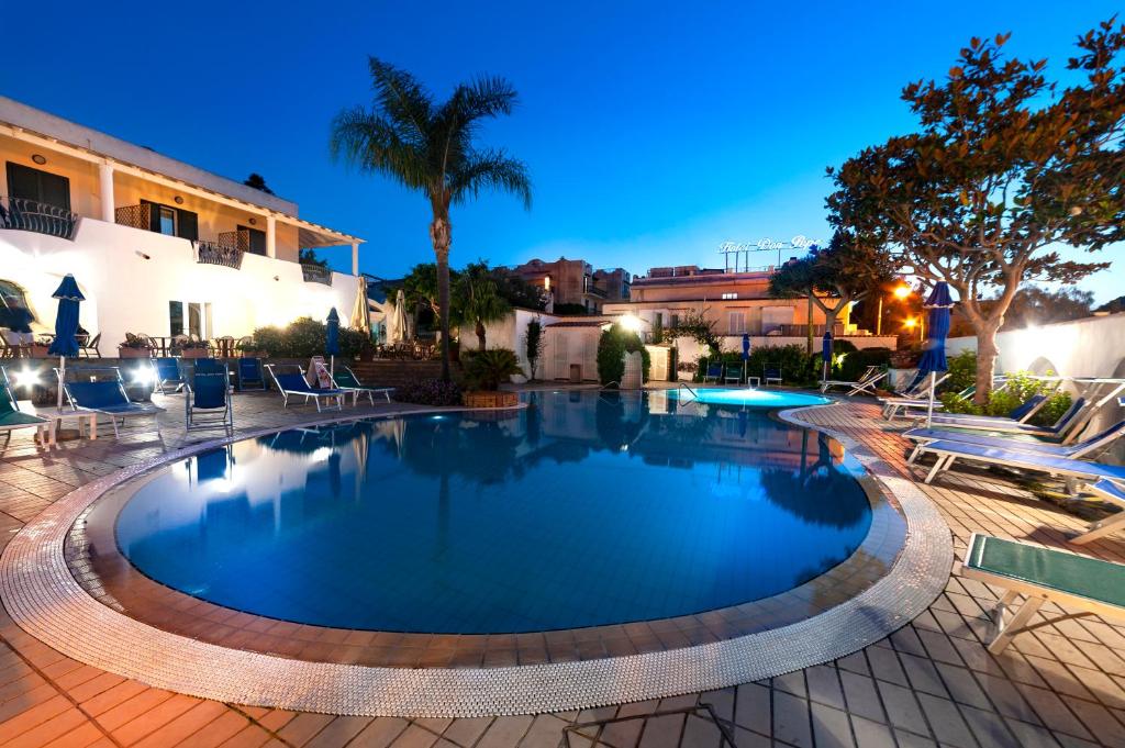 Bazén v ubytování Hotel Terme Don Pepe nebo v jeho okolí
