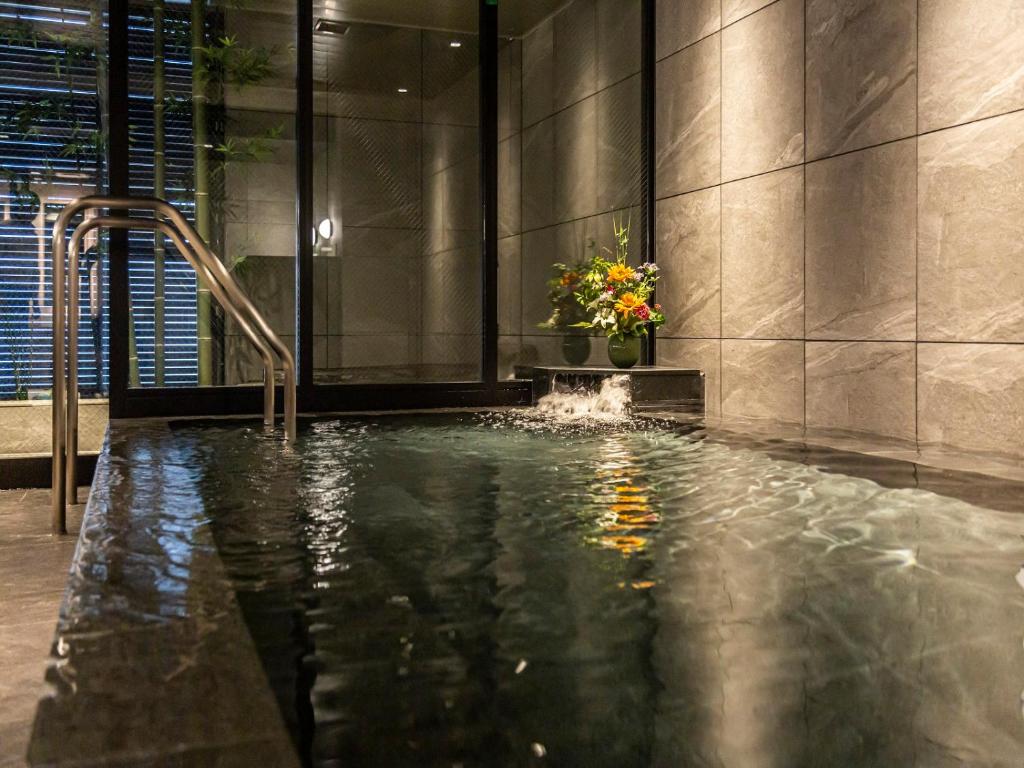 Sundlaugin á HOTEL AMANEK Kyoto Kawaramachi Gojo eða í nágrenninu