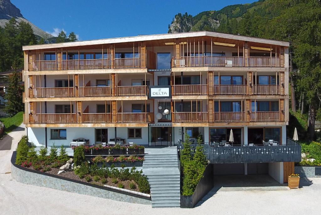 Nespecifikovaný výhled na hory nebo výhled na hory při pohledu z hotelu