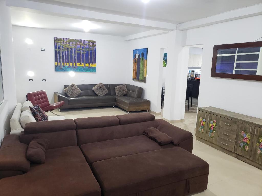 a living room with a brown couch in a room at Aima Ibagué in Ibagué