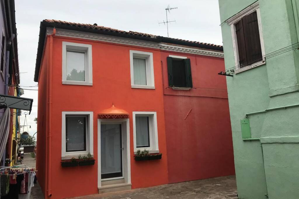 Zdjęcie z galerii obiektu Casa arancione a Burano w mieście Burano