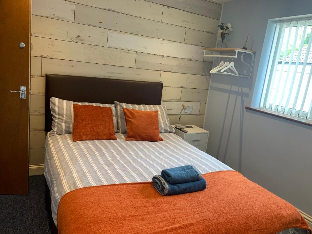 Postel nebo postele na pokoji v ubytování Maple Leaf Guest House