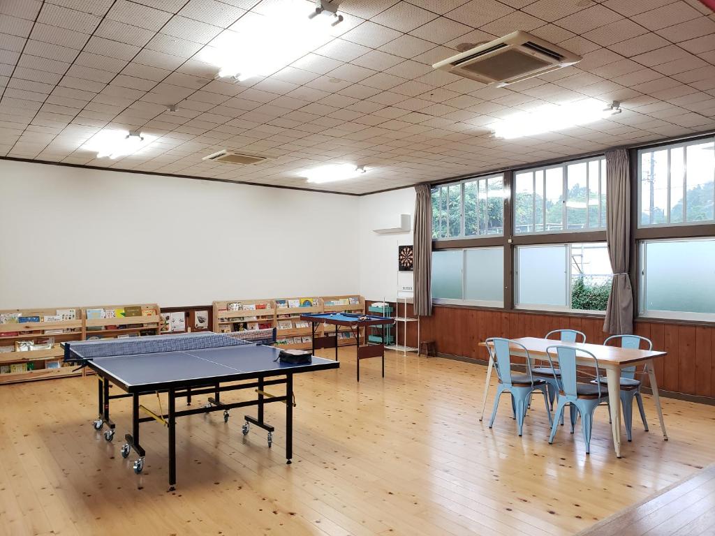 Stolní tenis v ubytování Mikan Hotel nebo okolí