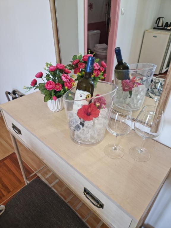 Nápoje v ubytování Coralli Rooms & Restaurant