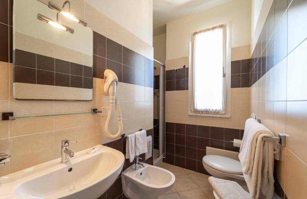 Koupelna v ubytování Hotel San Giuan