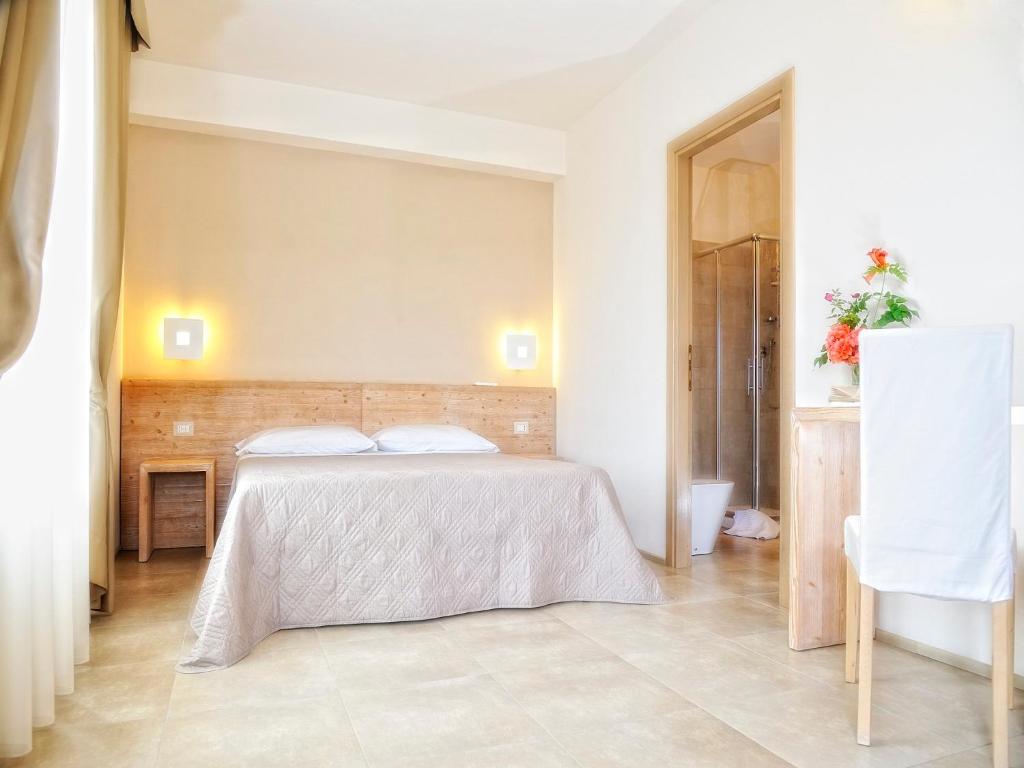 A bed or beds in a room at B&B Le Cale