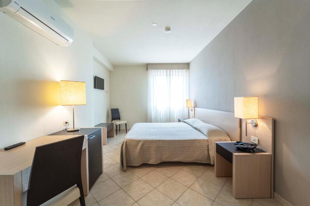 Postel nebo postele na pokoji v ubytování Hotel San Giuan