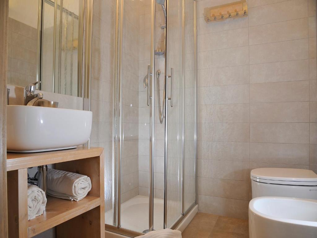 A bathroom at B&B Le Cale