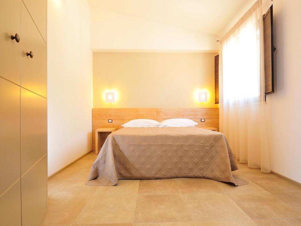 A bed or beds in a room at B&B Le Cale